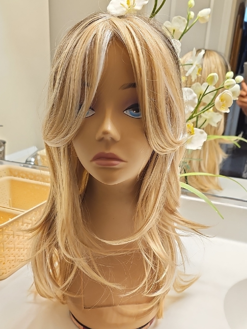 Long Layered Blonde Women’s Wig with Soft Highlights